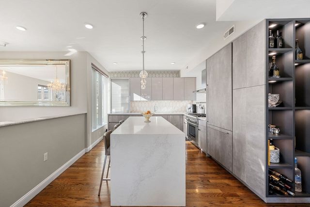 928 E Broadway 9, Boston, MA 02127