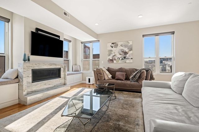 928 E Broadway 9, Boston, MA 02127