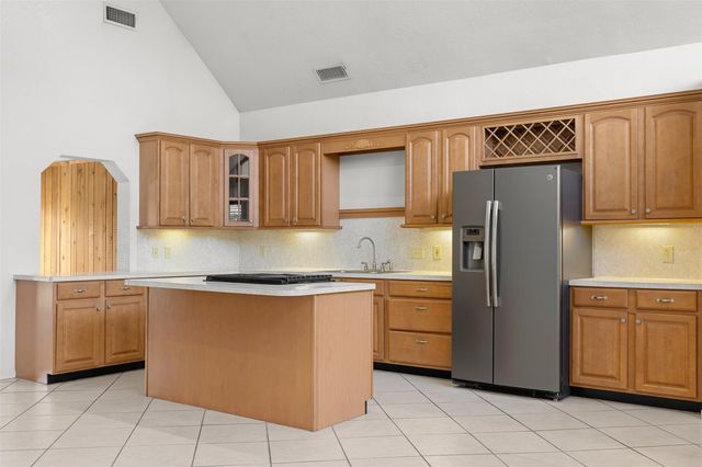 661 S College Street, La Grange, TX 78945