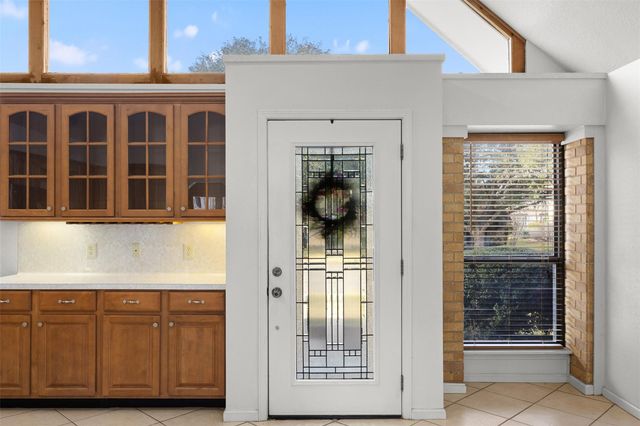 661 S College Street, La Grange, TX 78945