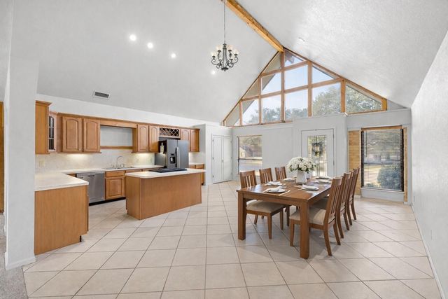 661 S College Street, La Grange, TX 78945