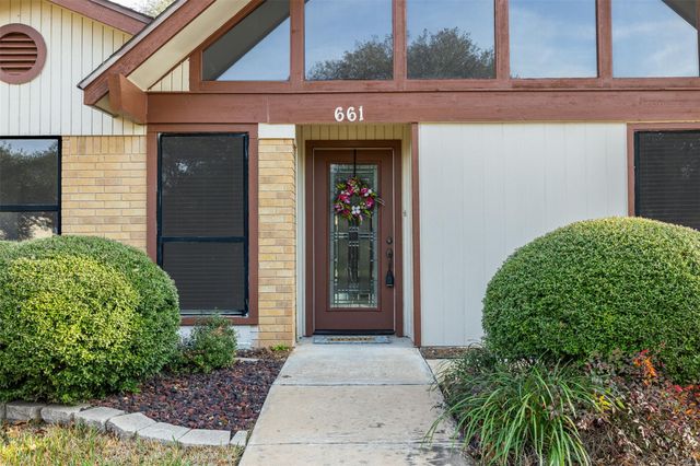 661 S College Street, La Grange, TX 78945