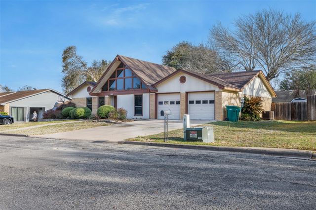 661 S College Street, La Grange, TX 78945