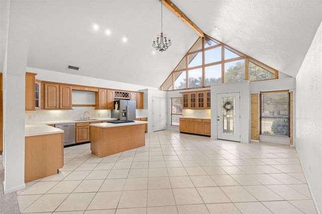 661 S College Street, La Grange, TX 78945