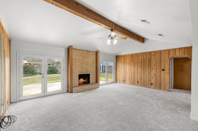 661 S College Street, La Grange, TX 78945