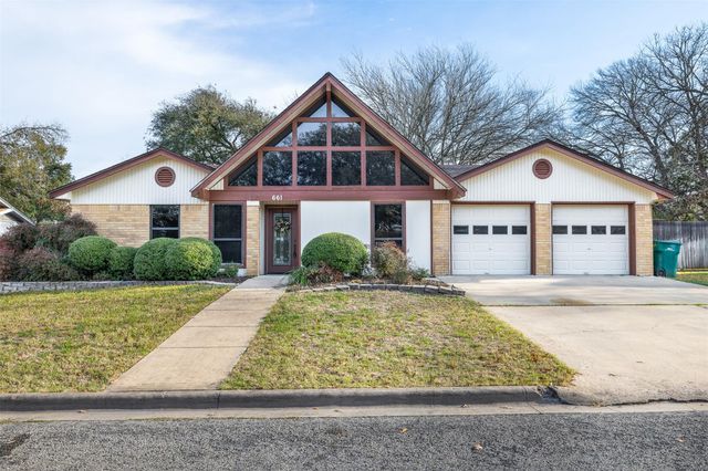 661 S College Street, La Grange, TX 78945