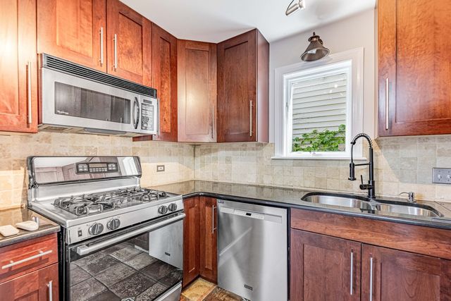 3413 S Indiana Avenue, Chicago, IL 60616