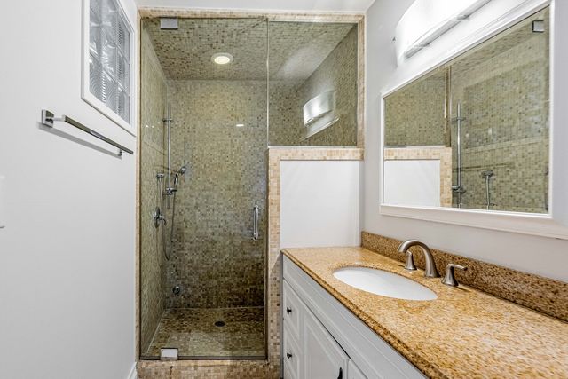 3413 S Indiana Avenue, Chicago, IL 60616