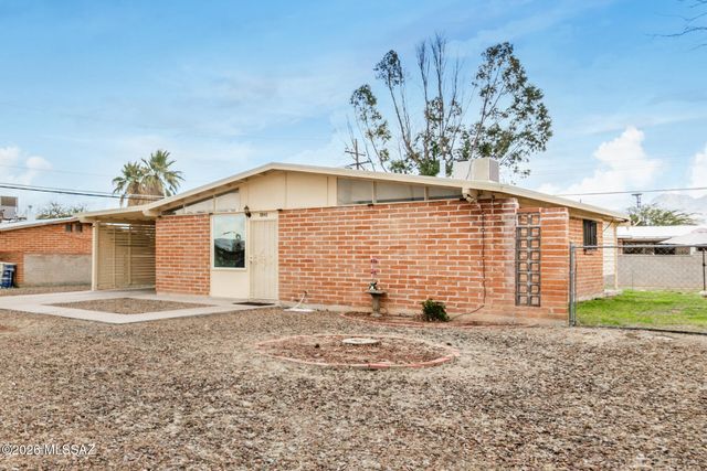 8041 E Julia Street, Tucson, AZ 85710