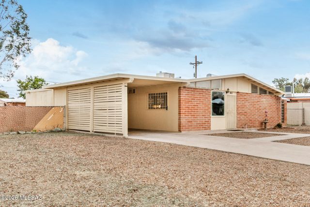 8041 E Julia Street, Tucson, AZ 85710