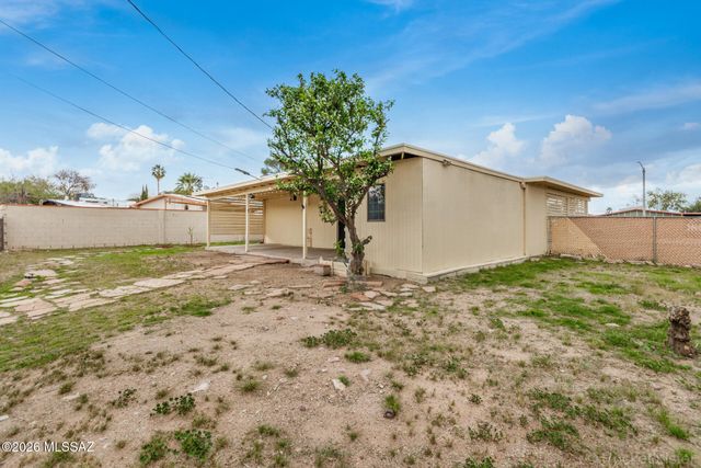 8041 E Julia Street, Tucson, AZ 85710