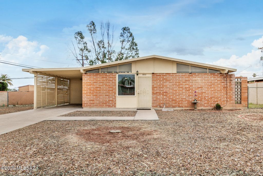 8041 E Julia Street, Tucson, AZ 85710
