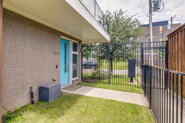 4626 Munger Avenue 201, Dallas, TX 75204