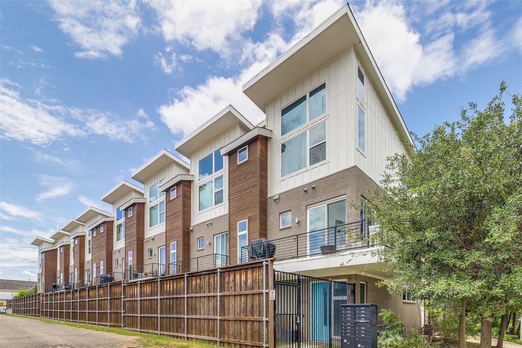 4626 Munger Avenue 201, Dallas, TX 75204
