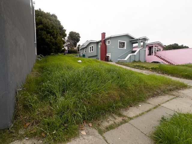 Macarthur Blvd, Oakland, CA 94603