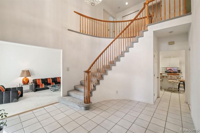 8110 High Point Trail, White Lake, MI 48386