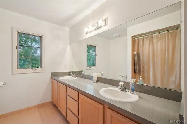 8110 High Point Trail, White Lake, MI 48386