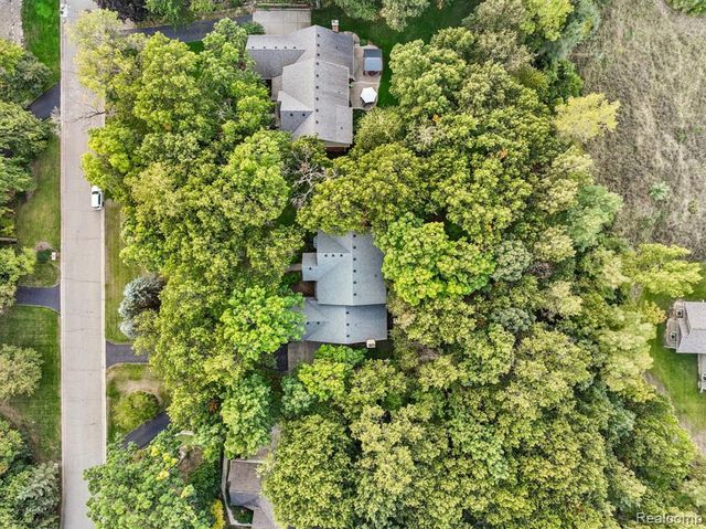 8110 High Point Trail, White Lake, MI 48386