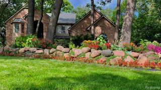 8110 High Point Trail, White Lake, MI 48386