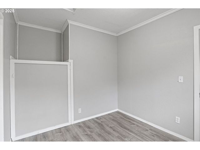 221 S 11TH St, Cottage Grove, OR 97424