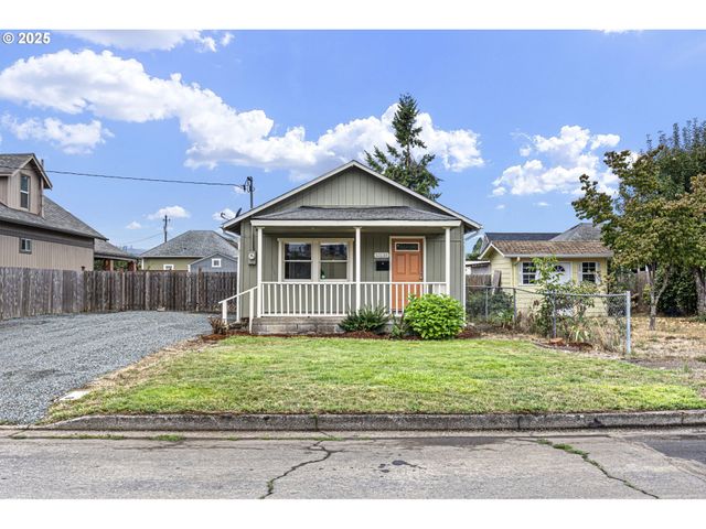 221 S 11TH St, Cottage Grove, OR 97424