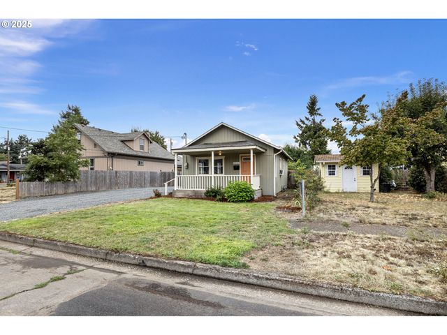 221 S 11TH St, Cottage Grove, OR 97424