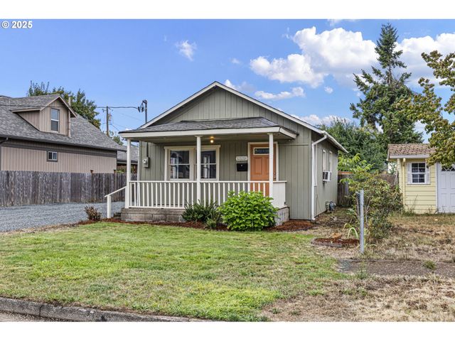 221 S 11TH St, Cottage Grove, OR 97424