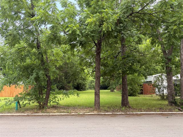 113 Davis Street, Farmersville, TX 75442