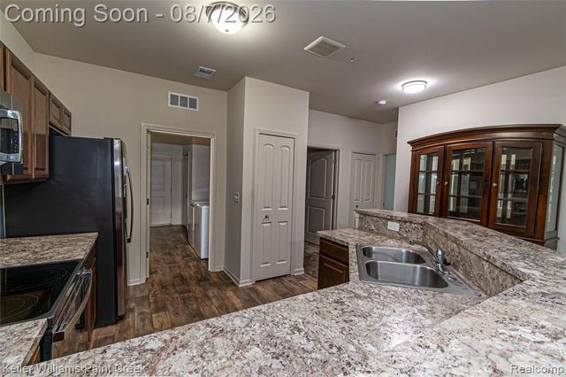 22137 Aberdeen Drive 99, Macomb, MI 48042