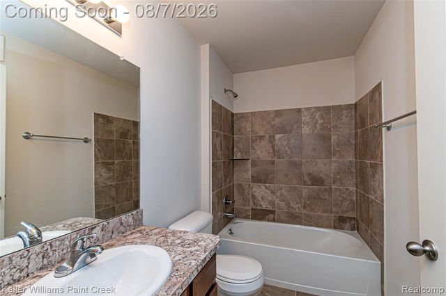 22137 Aberdeen Drive 99, Macomb, MI 48042