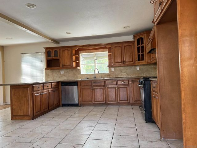 1110 E 16th Street, National City, CA 91950