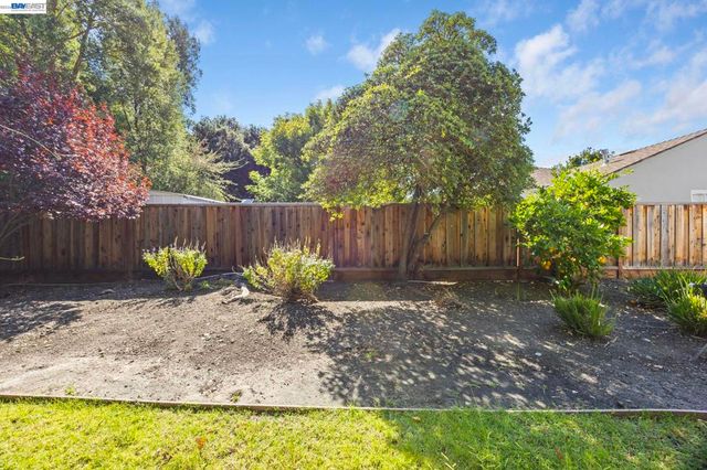 1942 N 6Th St, Concord, CA 94519