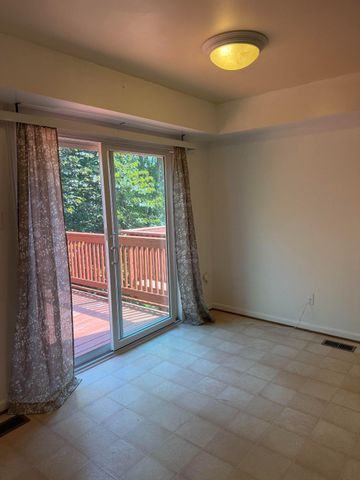 8686 MANAHAN DR, Ellicott City, MD 21043