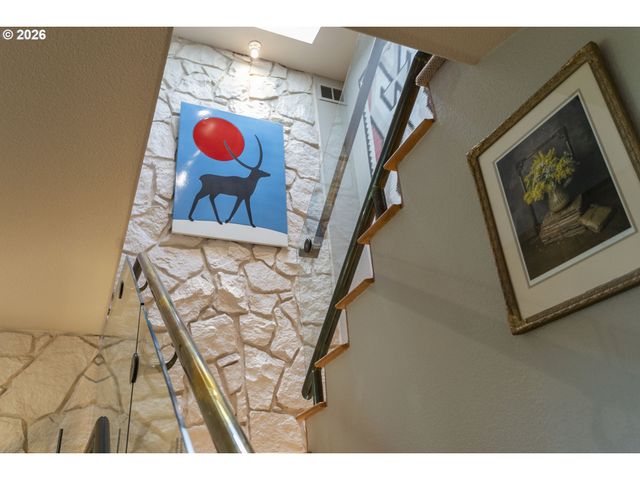 230 N HAYDEN BAY Dr, Portland, OR 97217