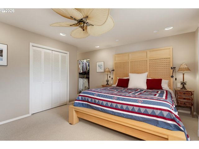 230 N HAYDEN BAY Dr, Portland, OR 97217