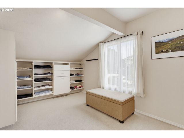 230 N HAYDEN BAY Dr, Portland, OR 97217