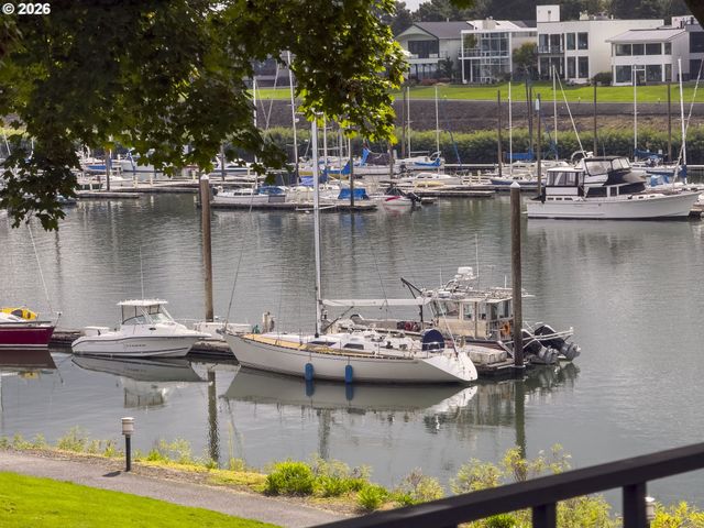 230 N HAYDEN BAY Dr, Portland, OR 97217