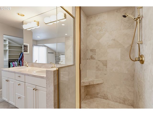 230 N HAYDEN BAY Dr, Portland, OR 97217