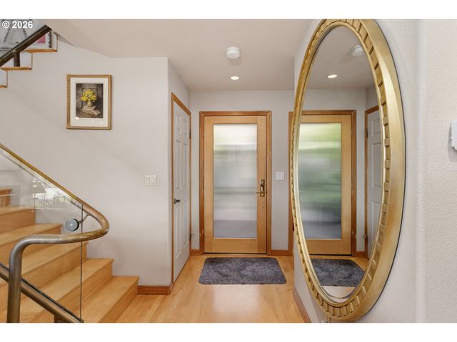 230 N HAYDEN BAY Dr, Portland, OR 97217