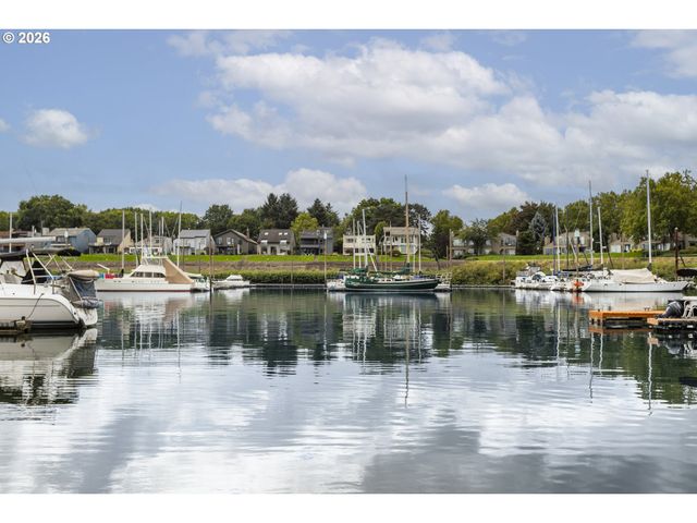 230 N HAYDEN BAY Dr, Portland, OR 97217