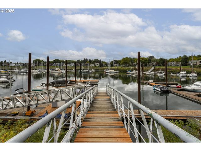 230 N HAYDEN BAY Dr, Portland, OR 97217