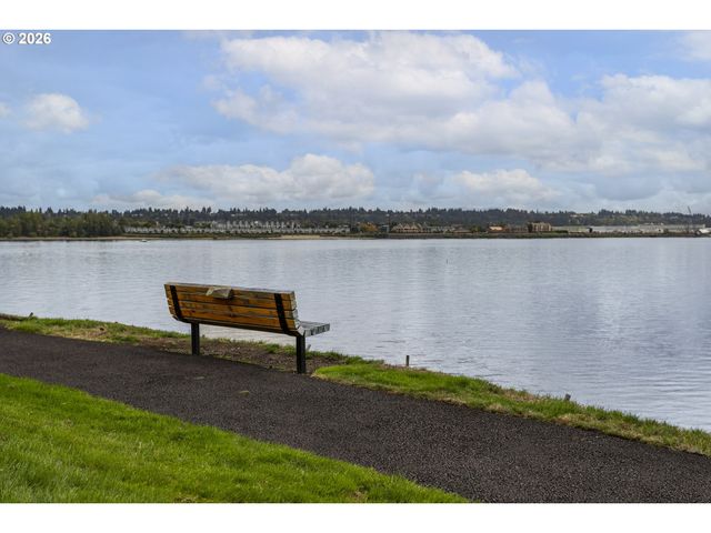 230 N HAYDEN BAY Dr, Portland, OR 97217