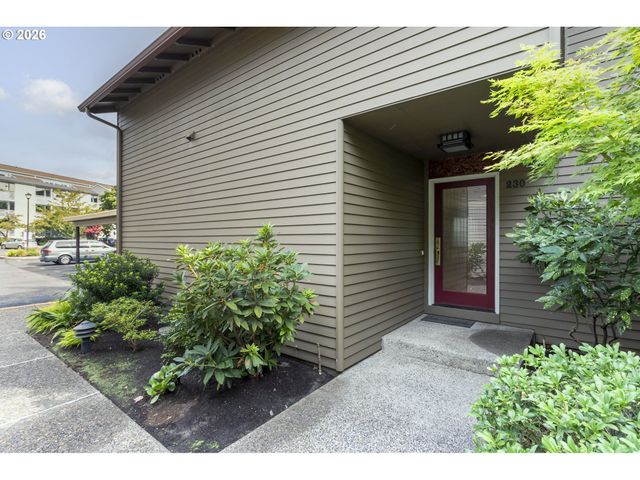 230 N HAYDEN BAY Dr, Portland, OR 97217