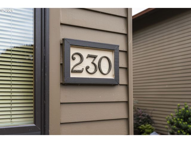230 N HAYDEN BAY Dr, Portland, OR 97217