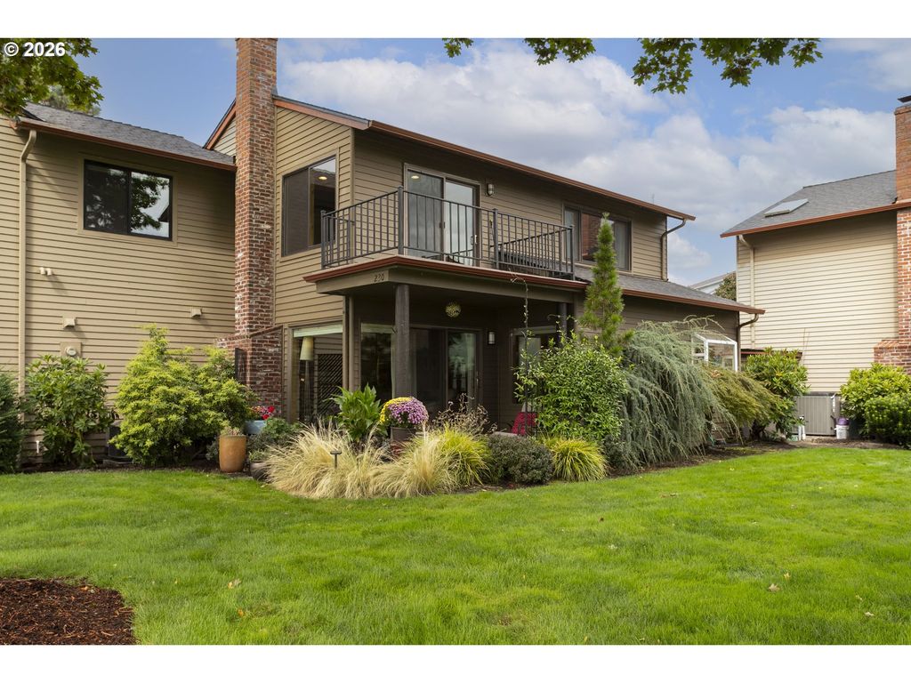 230 N HAYDEN BAY Dr, Portland, OR 97217