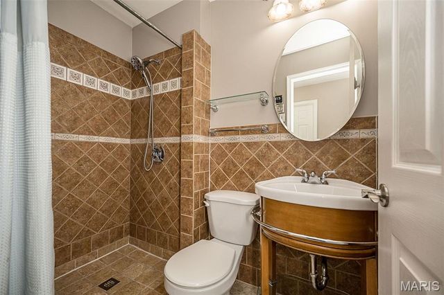1440 Glenlea Drive, Maryland Heights, MO 63043