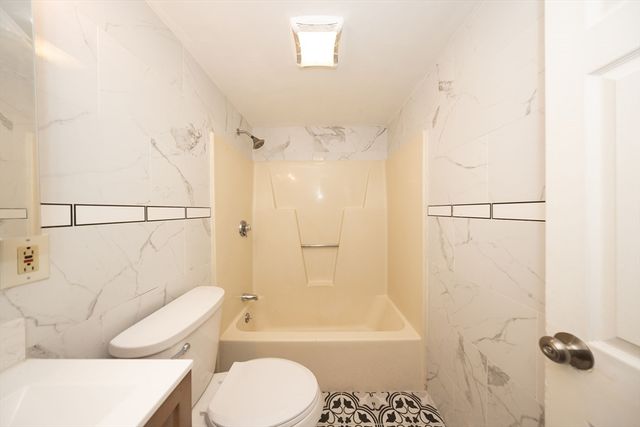 11B Gibbs Street 28, Worcester, MA 01607