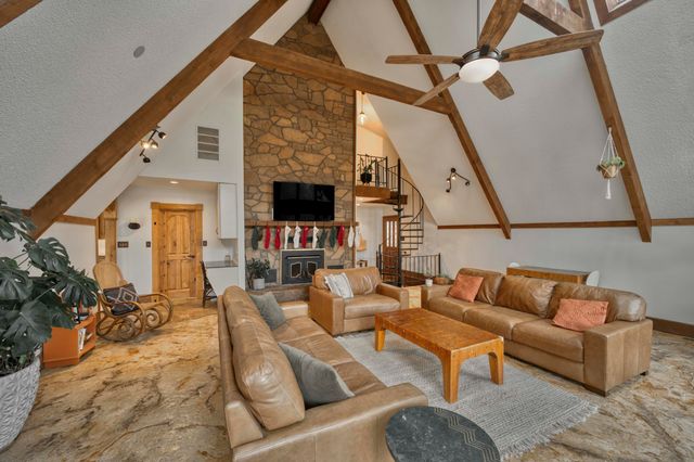 6252 S Philmar Drive, Springfield, MO 65804