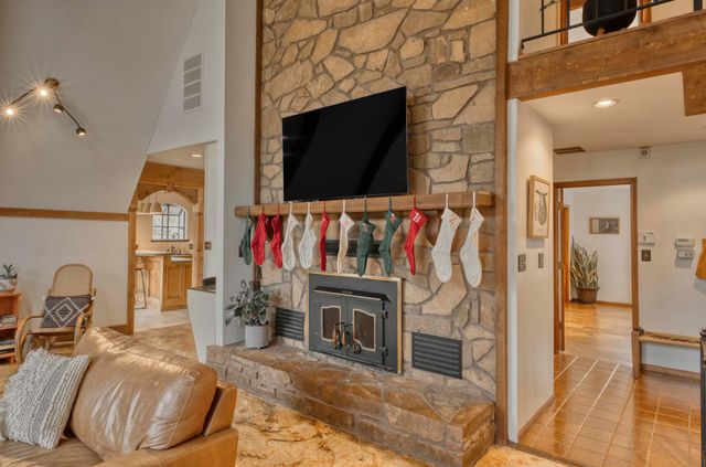 6252 S Philmar Drive, Springfield, MO 65804