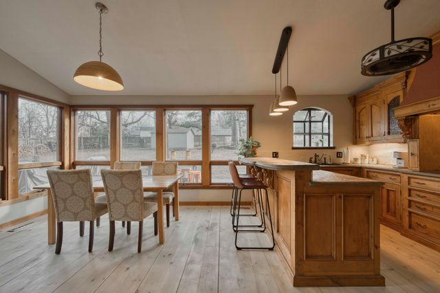 6252 S Philmar Drive, Springfield, MO 65804